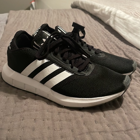 Adidas - Picture 2 of 7